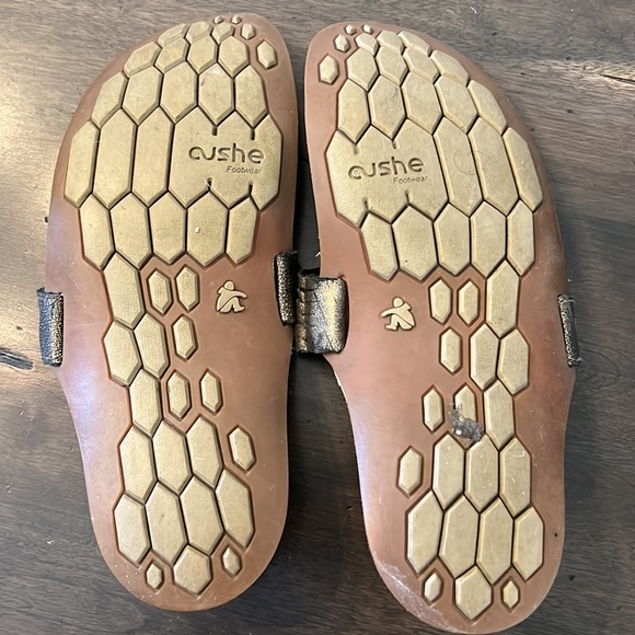 Cushe ladies sandals. EUC. Size US 7. Euro 38 - Picture 4 of 5